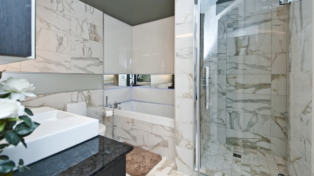 Design d’une salle de bain en marbre Calacatta