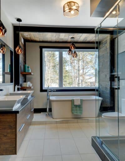 Résidence de style Chic Shack à Québec / Design de la salle de bain et service de décoration intérieure